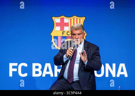17 avril 2023, BARCELONE, BARCELONE, ESPAGNE : Joan Laporta, Président du FC Barcelone, attenda sa conférence de presse sur l'affaire Negreira au stade Spotify Camp Nou le 17 avril 2023, à Barcelone, Espagne. (Crédit image : © Marc Graupera Aloma/AFP7 via ZUMA Press Wire) Banque D'Images