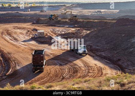 31 octobre 2022, Moab, Utah, États-Unis : les résidus d'urnanium contaminés sont retirés au projet de résidus de l'UMTRA à Moab, Utah. Les résidus d'uranium étant encore radioactifs, les conteneurs sont transportés par chemin de fer avant de quitter le site. (Crédit image : © Jon G. Fuller / Vwpics/VW pics via ZUMA Press Wire) Banque D'Images