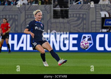 19 avril 2023 : Madison Pogarch (16 ans), défenseur du San Diego Wave FC, lors d'un match de football de la NWSL Challenge Cup entre les Thorns de Portland et le Wave FC de San Diego au Snapdragon Stadium de San Diego, en Californie. Justin Fine/CSM (image de crédit : Banque D'Images