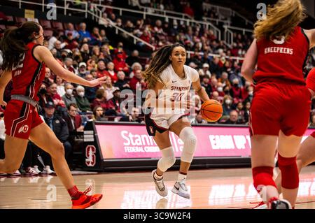 20 janvier 2023 Palo Alto CA, États-Unis la garde de Stanford Haley Jones (30) se dirige vers le panier pendant le match de basket féminin de la NCAA entre les Utah Utes et le Cardinal de Stanford. Stanford Beat Utah 74-62 au Maples Pavilion Palo Alto, CA Thurman James /CSM (crédit image : © Thurman James/CSM via ZUMA Press Wire) Banque D'Images