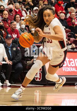 20 janvier 2023 Palo Alto CA, États-Unis la garde de Stanford Haley Jones (30) se dirige vers le panier pendant le match de basket féminin de la NCAA entre les Utah Utes et le Cardinal de Stanford. Stanford Beat Utah 74-62 au Maples Pavilion Palo Alto, CA Thurman James /CSM (crédit image : © Thurman James/CSM via ZUMA Press Wire) Banque D'Images