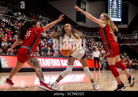 20 janvier 2023 Palo Alto CA, États-Unis la garde de Stanford Haley Jones (30) va au panier lors du match de basket féminin de la NCAA entre les Utah Utes et le Cardinal de Stanford. Stanford Beat Utah 74-62 au Maples Pavilion Palo Alto, CA Thurman James /CSM (crédit image : © Thurman James/CSM via ZUMA Press Wire) Banque D'Images