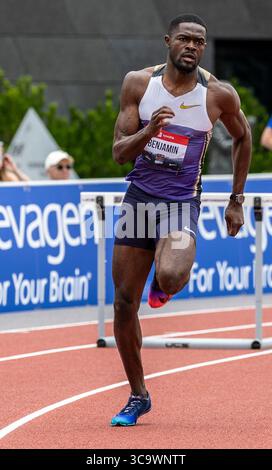 03 août 2025 Eugene, OR U.S.A. L'athlète masculin du 400 mètres haies Rai Benjamin prend la tête et remporte la finale du 400 mètres haies lors du jour 4 du Championnat d'athlétisme extérieur de l'USATF à Hayward Field Eugene OU Thurman James/CSM Banque D'Images