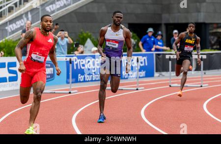 03 août 2025 Eugene, OR U.S.A. L'athlète masculin du 400 mètres haies Rai Benjamin prend la tête et remporte la finale du 400 mètres haies lors du jour 4 du Championnat d'athlétisme extérieur de l'USATF à Hayward Field Eugene OU Thurman James/CSM Banque D'Images