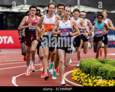 03 août 2025 Eugene, OU U.S.A. les athlètes masculins du 5000 mètres Cole Hocker mène le peloton dans la finale du 5000 mètres lors du championnat d'athlétisme extérieur USATF jour 4 à Hayward Field Eugene OU Thurman James/CSM Banque D'Images