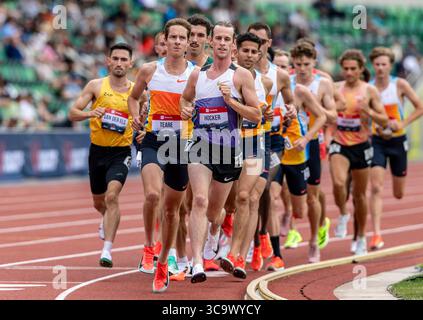 03 août 2025 Eugene, OU U.S.A. L'athlète masculin du 5000 mètres Cole Hocker mène le peloton dans la finale du 5000 mètres lors du championnat d'athlétisme extérieur USATF jour 4 à Hayward Field Eugene OU Thurman James/CSM Banque D'Images