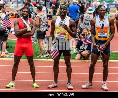03 août 2025 Eugene, OU U.S.A. les athlètes masculins du 200 mètres Noah Lyles, Kenny Bednarek et Robert Gregory posent pour des photos lors du jour 4 du Championnat d'athlétisme extérieur de l'USATF à Hayward Field Eugene OU Thurman James/CSM Banque D'Images