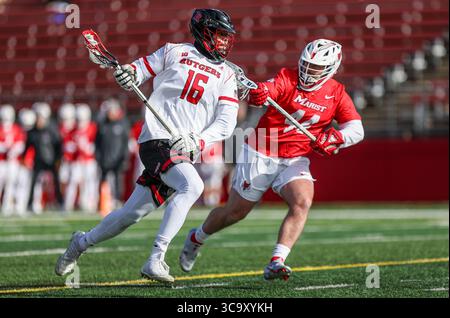 04 février 2023 : Justin Kim (16 ans), milieu de terrain des Rutgers, et Tyler Ammirato (44 ans), milieu de terrain mariste, affrontent les Maristes Red Foxes et les Rutgers Scarlet Knights au SHI Stadium de Piscataway, New Jersey. Mike Langish/Cal Sport Media. (Crédit image : © Mike Langish/CSM via ZUMA Press Wire) Banque D'Images