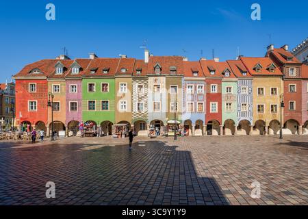 POZNAN, POLOGNE - 25 mai 2025 : place principale de la vieille ville de Poznan en Pologne. Banque D'Images