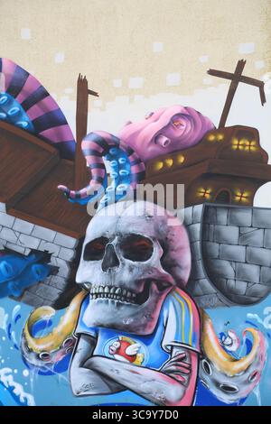 Érosion côtière, recul du littoral et destruction de l'habitat. Le bâtiment « le signal » à Soulac, Gironde, symbolise la désaffection et la destruction Banque D'Images