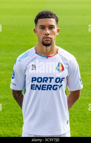 VELSEN , 05-08-2025 , BUKO Stadion , saison 2025 / 2026 , football néerlandais Eredivisie . Photocall Telstar , joueur de Telstar Jaylan van Schooneveld Banque D'Images