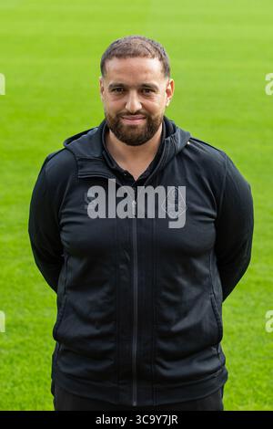 VELSEN , 05-08-2025 , BUKO Stadion , saison 2025 / 2026 , football néerlandais Eredivisie . Photocall Telstar , entraîneur assistant Telstar / entraîneur Mounir Azaoum Banque D'Images