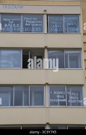 Érosion côtière, recul du littoral et destruction de l'habitat. Le bâtiment « le signal » à Soulac, Gironde, symbolise la désaffection et la destruction Banque D'Images