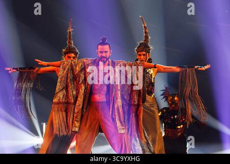 12 mai 2023, Liverpool, Royaume-Uni : Angleterre : 13 mai 2023, Liverpool, Merseyside, Royaume-Uni : Moldovaâ€™s Pasha Parfeni - chante â€˜Soarele ÅŸi Lunaâ€™ à la Grande finale du concours Eurovision de la chanson 2023 au Liverpool Arena. â€˜ le concours se déroule à Liverpool, après que l'Ukraine, vainqueur du concours 2022 avec la chanson 'Stefania' de K. Orchestra, n'ait pas pu répondre aux exigences d'accueil de l'événement en raison de problèmes de sécurité causés par l'invasion russe. (Crédit image : â© Andy von Pip/ZUMA Press Wire. (Crédit image : © Andy von Pip/ZUMA Press Wire) Banque D'Images
