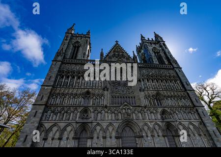 Extérieur de la cathédrale de Nidaros, Trondheim, Norvège la cathédrale de Nidaros est une église de la cathédrale de Norvège située dans la ville de Trondheim à Trøndelag c. Banque D'Images