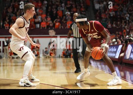 8 février 2023 : le garde des Eagles de Boston College Chas Kelley (00) cherche à conduire pendant le match de basket-ball de la NCAA entre les Eagles de Boston College et les Hokies de Virginia Tech au Cassell Coliseum de Blacksburg, en Virginie. Greg Atkins/CSM (crédit image : © Greg Atkins/CSM via ZUMA Press Wire) Banque D'Images