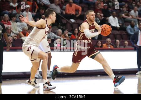 8 février 2023 : Mason Madsen (45 ans), garde des Eagles de Boston College, passe le ballon lors du match de basket-ball de la NCAA entre les Eagles de Boston College et les Hokies de Virginia Tech au Cassell Coliseum de Blacksburg, en Virginie. Greg Atkins/CSM (crédit image : © Greg Atkins/CSM via ZUMA Press Wire) Banque D'Images