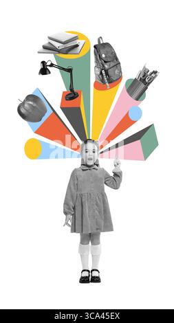 Collage de fille surprise pointant vers le haut avec des fournitures scolaires colorées sur fond blanc Banque D'Images