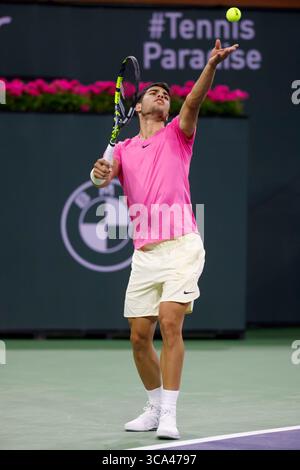 11 mars 2023 Carlos Alcaraz, Espagnol, sert contre Thanasi Kokkinakis, Australiens, lors de l'Open BNP Paribas 2023 au Indian Wells Tennis Garden à Indian Wells, Californie. Crédit photo obligatoire : Charles Baus/CSM (crédit image : © Charles Baus/CSM via ZUMA Press Wire) Banque D'Images