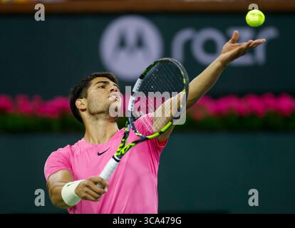 11 mars 2023 Carlos Alcaraz, Espagnol, sert contre Thanasi Kokkinakis, Australiens, lors de l'Open BNP Paribas 2023 au Indian Wells Tennis Garden à Indian Wells, Californie. Crédit photo obligatoire : Charles Baus/CSM (crédit image : © Charles Baus/CSM via ZUMA Press Wire) Banque D'Images