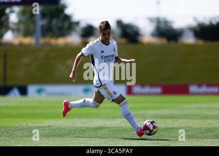 12 août 2023, VALDEBEBAS, MADRID, ESPAGNE : David Ruiz de RM Castilla en action lors du match amical joué entre le Real Madrid Castilla et le CD Fuenlabrada au stade Alfredo Di Stefano le 12 août 2023, à Valdebebas, Madrid, Espagne. (Crédit image : © Oscar J. Barroso/AFP7 via ZUMA Press Wire) Banque D'Images