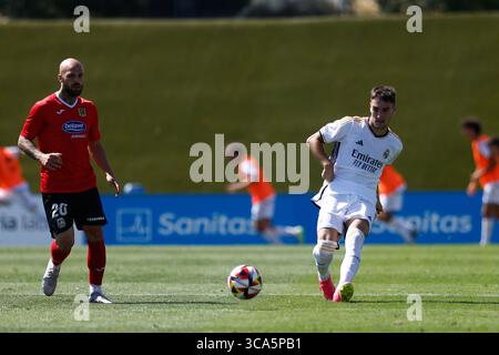 12 août 2023, VALDEBEBAS, MADRID, ESPAGNE : David Ruiz de RM Castilla en action lors du match amical joué entre le Real Madrid Castilla et le CD Fuenlabrada au stade Alfredo Di Stefano le 12 août 2023, à Valdebebas, Madrid, Espagne. (Crédit image : © Oscar J. Barroso/AFP7 via ZUMA Press Wire) Banque D'Images