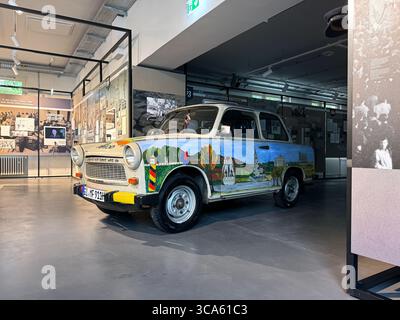 Lieu d'apprentissage et de mémoire : camp d'accueil d'urgence de Giessen, Allemagne. Banque D'Images