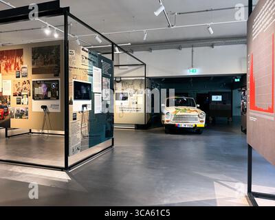 Lieu d'apprentissage et de mémoire : camp d'accueil d'urgence de Giessen, Allemagne. Banque D'Images