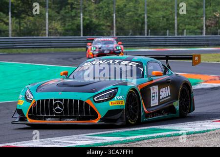 22 avril 2023, Monza, Italie : Mercedes-AMG GT3 Team Theeba Motorsport de Reema Jufali, Ralf Aron et Alain Valente au volant du Fanatec GT World Challenge Europe Monza à l'Autodromo Nazionale Monza à Monza. (Crédit image : © Fabrizio Carabelli/SOPA images via ZUMA Press Wire) Banque D'Images