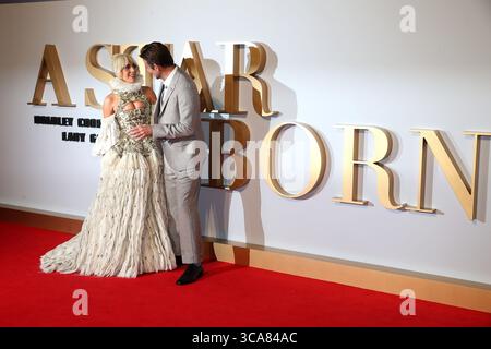 27 septembre 2018, Londres, Royaume-Uni : Lady Gaga et Bradley Cooper assistent à la première britannique de 'A Star Is Born' qui s'est tenue au vue West End à Londres. (Crédit image : © Fred Duval/SOPA images via ZUMA Press Wire) Banque D'Images