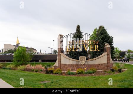 Le signe au sol de l'Université de Denver est vu à Denver, Colorado, USA Banque D'Images