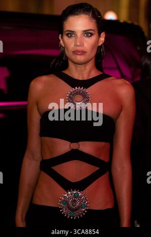 Sara Sampaio est vue lors des arrivées au défilé Cavalli lors de la Fashion week Fomenswear automne/hiver 2023/2024 de Milan le 22 février 2023 à Milan, Italie. Banque D'Images