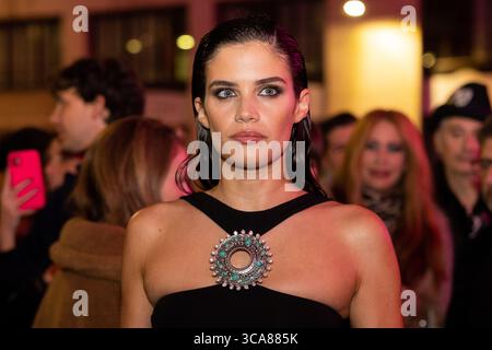 Sara Sampaio est vue lors des arrivées au défilé Cavalli lors de la Fashion week Fomenswear automne/hiver 2023/2024 de Milan le 22 février 2023 à Milan, Italie. Banque D'Images