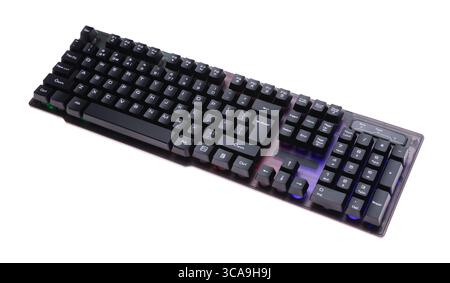 Clavier d'ordinateur moderne avec éclairage RGB isolé sur blanc Banque D'Images