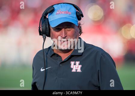 2 septembre 2023 : entraîneur-chef des Cougars de Houston, Dana Holgorsen, lors d'un match entre les Roadrunners de l'UTSA et les Cougars de Houston à Houston, Texas. ..Trask Smith/CSM (crédit image : © Trask Smith/CSM via ZUMA Press Wire) Banque D'Images