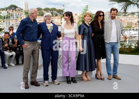17 mai 2023, Venise, Italie : Pascal Greggory, Pierre Richard, Suzanne de Baecque, India Hair, Maiwenn et Benjamin Lavernhe posent lors de l'appel photo 'Jeanne du Barry' lors du 76e Festival de Cannes au Palais des Festivals de Cannes, France, le 17 mai 2023. Photo : Alec Michael (crédit image : © Alec Michael via ZUMA Press) Banque D'Images