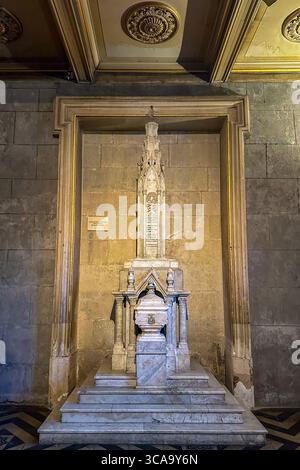 2 mars 2023, Santiago, région métropolitaine de Santiago, Chili : Monument aux héros de la bataille de Concepcion dans la cathédrale métropolitaine de Santiago à Santiago, Chili. (Crédit image : © Jon G. Fuller / Vwpics/VW pics via ZUMA Press Wire) Banque D'Images