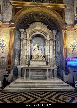 2 mars 2023, Santiago, région métropolitaine de Santiago, Chili : autel de notre-Dame des douleurs ou Madre Dolorosa dans la cathédrale métropolitaine de Santiago à Santiago, Chili. (Crédit image : © Jon G. Fuller / Vwpics/VW pics via ZUMA Press Wire) Banque D'Images
