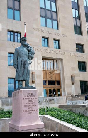 Kansas City, Missouri. Extérieur du bâtiment qui abrite à la fois le quartier général de la police et les salles d'audience municipales. Banque D'Images