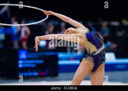 19 mai 2023, Gold Coast, Queensland, Australie : Asya Seker, gymnase rythmique senior australien de Nouvelle-Galles du Sud, regarde le cerceau tout en se penchant en arrière, lors des Championnats australiens de gymnastique 2023. Jour 1 du championnat d'Australie de gymnastique 2023, Gold Coast, Australie. .Senior International Rhythmic Gymnastics session de la compétition. (Crédit image : © Alexander Bogatyrev/SOPA images via ZUMA Press Wire) Banque D'Images