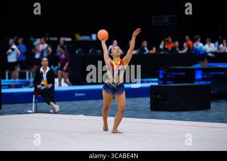19 mai 2023, Gold Coast, Queensland, Australie : Kezia Ho, gymnase rythmique international senior de Nouvelle-Zélande, se produit avec un ballon lors des championnats australiens de gymnastique 2023. Jour 1 du championnat d'Australie de gymnastique 2023, Gold Coast, Australie. .Senior International Rhythmic Gymnastics session de la compétition. (Crédit image : © Alexander Bogatyrev/SOPA images via ZUMA Press Wire) Banque D'Images
