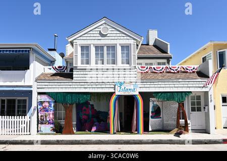 NEWPORT BEACH, CALIFORNIE - 01 août 2025 : Once Upon an Island est un espace de jeux magique et un lieu d'événements, avec des animations quotidiennes de sirène. Banque D'Images