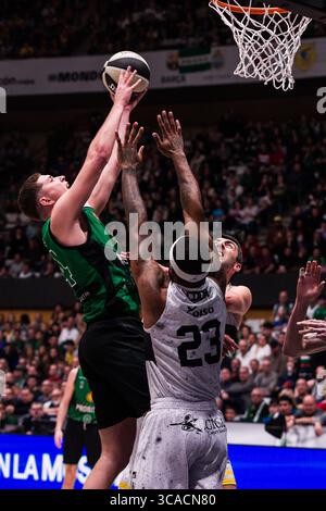 18 février 2023, Badalona, Barcelone, Espagne : Joel Parra du Club Joventut Badalona en action lors de la demi-finale ACB Copa del Rey Badalona 23 entre le Club Joventut Badalona et Lenovo Tenerife au Palau Olimpic de Badalona le 18 février 2023 à Badalona, Barcelone, Espagne. (Crédit image : © Javier Borrego/AFP7 via ZUMA Press Wire) Banque D'Images