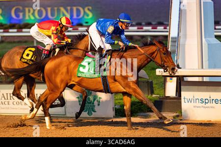 18 février 2023, Nouvelle-Orléans, LOUISIANE, États-Unis : 18 février, 2023 : Pretty espiègle #5 monté par Tyler Gaffalione remporte les Rachel Alexandra Stakes (Grade 2) au Fair Grounds Race course and Slots à la Nouvelle-Orléans, Louisiane le 18 février 2023. Ben Breland/Eclipse Sportswire/CSM (crédit image : © Ben Breland/CSM via ZUMA Press Wire) Banque D'Images