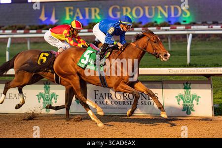 18 février 2023, Nouvelle-Orléans, LOUISIANE, États-Unis : 18 février, 2023 : Pretty espiègle #5 monté par Tyler Gaffalione remporte les Rachel Alexandra Stakes (Grade 2) au Fair Grounds Race course and Slots à la Nouvelle-Orléans, Louisiane le 18 février 2023. Ben Breland/Eclipse Sportswire/CSM (crédit image : © Ben Breland/CSM via ZUMA Press Wire) Banque D'Images