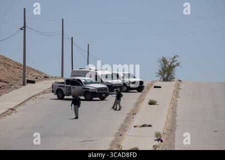 Des policiers patrouillent une route reculée à Ciudad Juarez pour lutter contre la violence urbaine. Banque D'Images