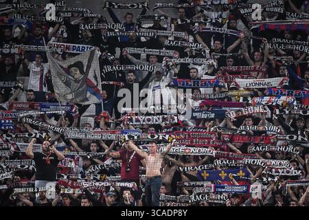 18 septembre 2022, Decines-Charpieu, France, France : supporters de Lyon lors du match de Ligue 1 entre le Paris Saint-Germain (PSG) et l'Olympique Lyonnais (OL) au stade Groupama le 18 septembre 2022 à Decines-Charpieu près de Lyon, France. (Crédit image : © Matthieu Mirville/ZUMA Press Wire) Banque D'Images