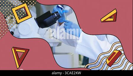 Technicien ganté en blouse de laboratoire manipulant la pipette et ajustant la lentille du microscope en laboratoire avec tube Banque D'Images