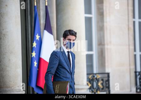 24 février 2021, Paris, Ile-de-France (région, France : M. Gabriel ATTAL, porte-parole du gouvernement à la sortie du Conseil des ministres, à l'Elysée le 24 février 2021. (Crédit image : © Sadak Souici/ZUMA Press Wire) Banque D'Images