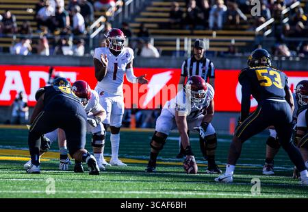 11 novembre 2023 Berkeley, CA États-Unis le quarterback Cameron Ward (1) commence le match de football NCAA entre les Cougars de l'État de Washington et les Golden Bears de Californie. La Californie a battu l'État de Washington 42-39 au California Memorial Stadium Berkeley Calif. Thurman James / CSM (crédit image : © Thurman James/CSM via ZUMA Press Wire) Banque D'Images